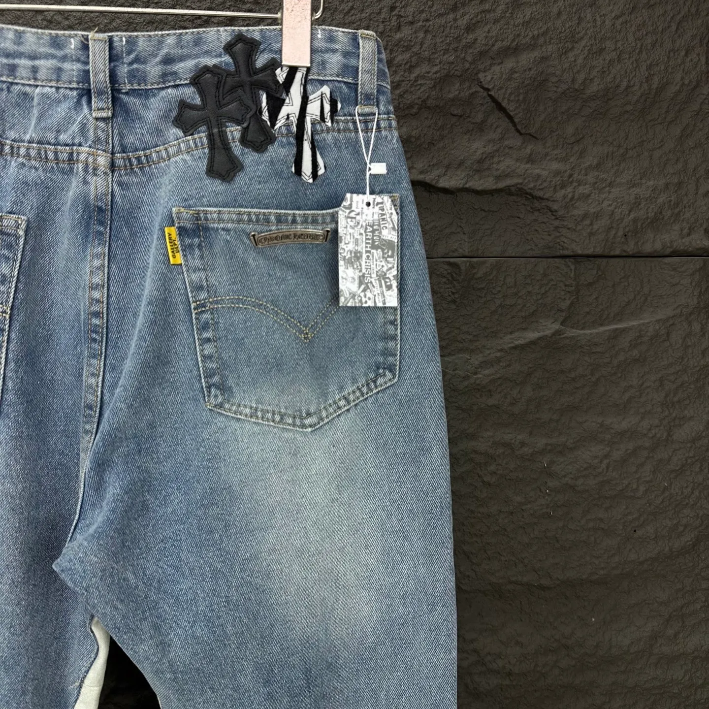P290 GALLERY DEPT. & Croixin co-branded 2025 new limited-edition zebra print black large cross leather couple's bootcut jeans 🔥High version🔥High version🔥 Top ceiling quality Styles with different washed textures are very friendly to people with thin legs and thick legs. The bootcut version is very flattering. Moderate length that never goes out of style, easy to match with casually, basic styling for various styles, a must-have in the wardrobe! The fabric is stiff but also makes the upper body soft without losing texture. The washing process is even more perfect. It is a must-have item for everyone! ! ! Washed wheat, hang tag, pants label, three complete labels, color: blue, size: 28, 30, 32, 34, 36 (five sizes)
